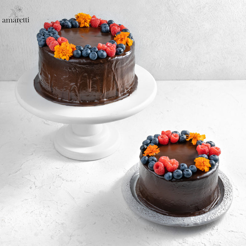 Berry chocolate flower cake